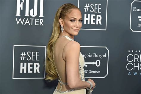 Jennifer Lopez Shows Off Her Toned Booty In New Swimsuit Snap Photo