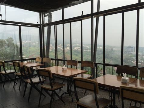 8 Tempat Makan Dengan View Bagus di Bandung untuk Santai Sejenak