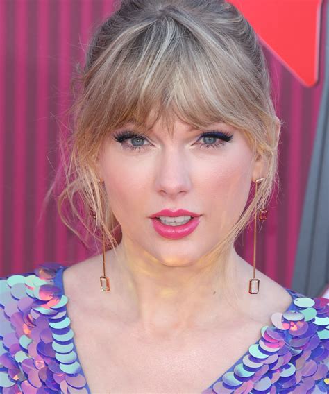 Taylor Swift Wore 2019s Hottest Hair Color On The Red Carpet