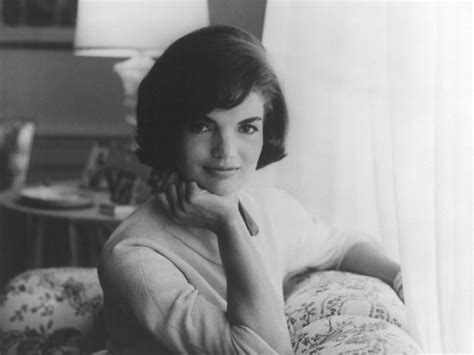 Jackie kennedy became a fashion icon during her few years as first lady and her influence on women's attire continued throughout her life. Jackie Kennedy Onassis: Her beauty and elegance in 20 pictures | Art-Sheep
