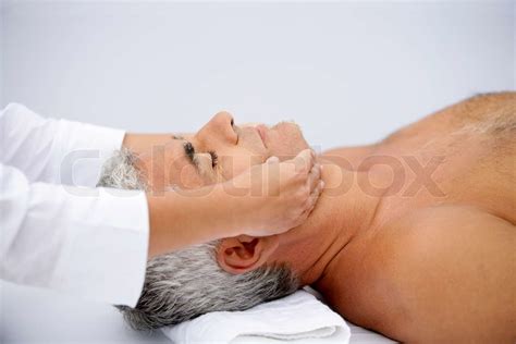 Mand Der Har En Massage Stock Foto Colourbox
