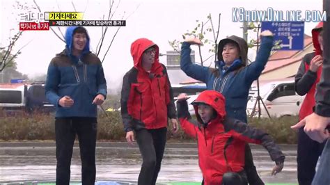 The objective of the race is this week running man was divided into two teams to take on various fun games, namely the jaesuk and jungkook teams. running man ep 219 funny dance battle - YouTube