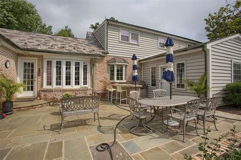 Reading Boulevard Outdoor Entertainment Transitional Patio