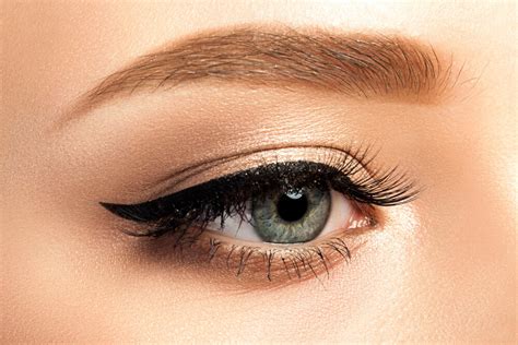 10 Flirty Ways To Wear Black Eyeliner Beautyfrizz