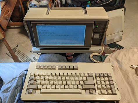 The Luggable Sharp Pc 7000 Running 477mhz And 320kb Ram Rpcmasterrace