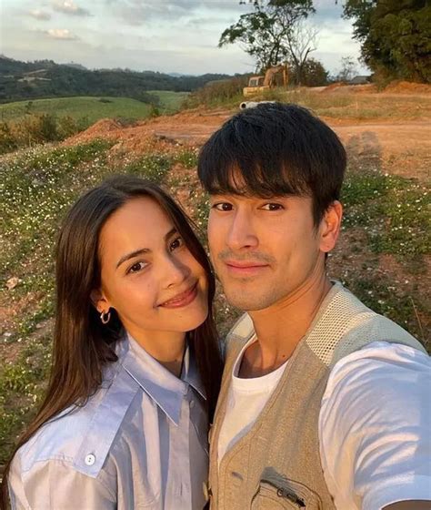 Nadech Officially Proposed Yaya Agreed The Golden Couple Is About To Go Home Making Tbiz