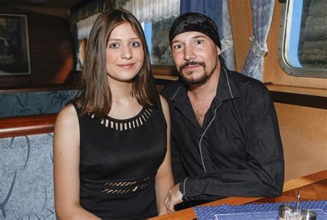 Bohuš matuš (47) a jeho výrazně mladší partnerka lucie palkaninová (17) oznámili šťastnou novinu. Dítě po čtyřicítce: Bohuš Matuš vysvětlil svůj vztah k ...