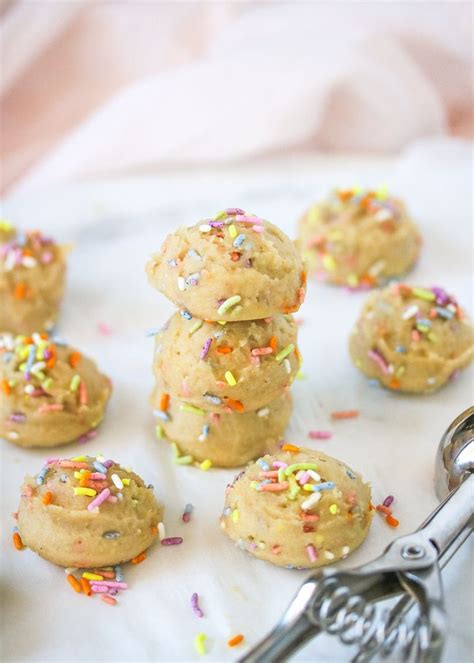 Either way, you'll be fueled with healthy fats from cashews, coconut oil, and coconut butter, and you'll get a buttery cake flavor from a touch of ghee and splash of vanilla. Birthday Cake Batter Energy Bites | Paleo, Keto | Recipe ...
