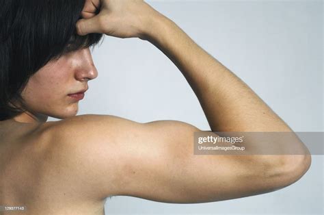 Teenage Boy Flexing His Biceps Photo Dactualité Getty Images