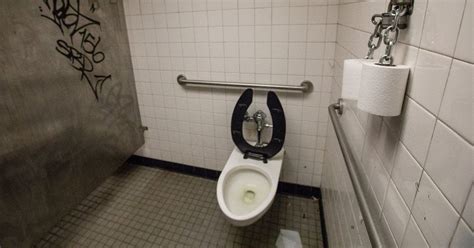 Subway Bathrooms Are They As Bad As You Think The New York Times