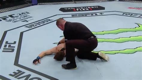 Fighter Suffers Scary Ko Loss At Ufc 242 Shakes After Hitting Ground