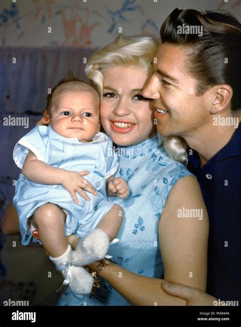 Jayne Mansfield Con Su Esposo Y Su Bebé Mickey Hargitay Miklos Circa