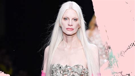 Supermodel Kristen Mcmenamy Had The Perfect Response To Falling On The Valentino Runway Glamour Uk