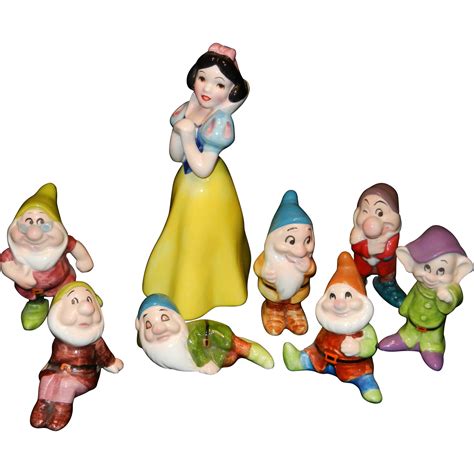 Vintage Porcelain Set Of Snow White And The Seven Dwarfs Figurines Sold