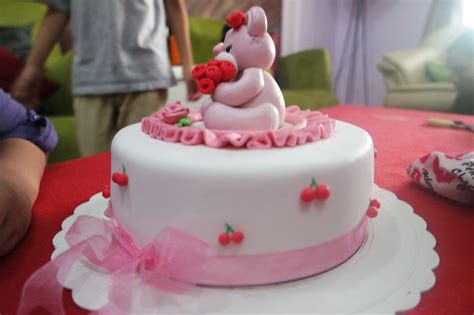 Studio kek yang cantik, murah dengan pelbagai idea untuk kek kahwin, tunang dan birthday. Kek Cantik dan Sedap Dari Catherine Cakery