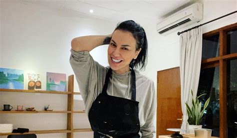 Sophia latjuba sendiri hadir di konser bertajuk slank in love itu dengan membawakan lagu terlalu manis. Sophia Latjuba Gandeng Abdee Slank Saat Hadiri Pernikahan ...