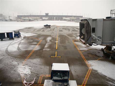 Airlines Issue Waivers As Winter Storm Maya Impacts Midwest And