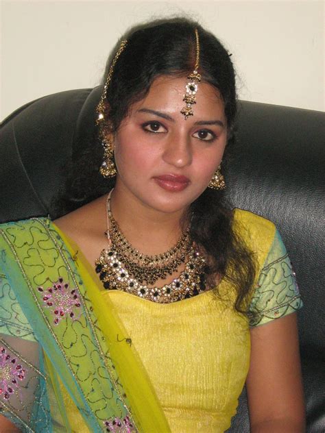 Hot Indian Aunties Photos Saree Pics Tamil Aunties Photos