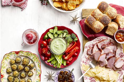 From delectable slow cooker fondue to easy goat cheese truffles, serve up some of the season's best appetizers with these simple holiday appetizers from ree drummond. Pioneer Woman Christmas Appetizers - Pioneer Woman Recipes For Christmas 25 Of The Best Holiday ...