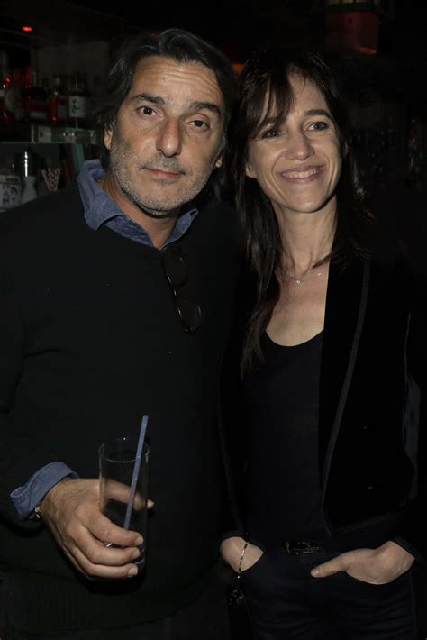 Photo Yvan Attal Et Sa Compagne Charlotte Gainsbourg After Party Du Film Mon Chien Stupide