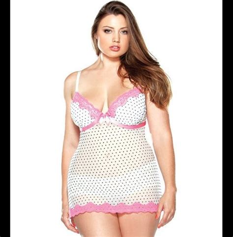 Plus Sized Models Officially Sell More Lingerie Than Normal Models Huffpost Uk