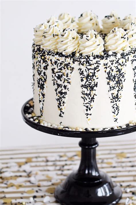 Black And White Cake Cake By Courtney Cake Cake Decorating New Year S Cake