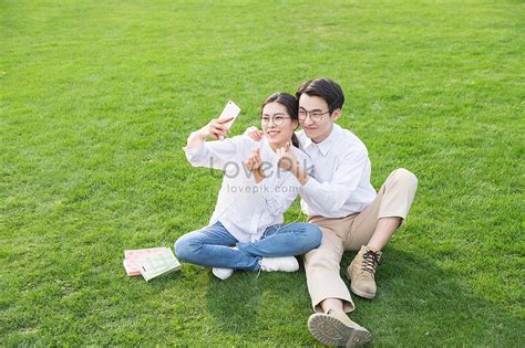 Young Couples Take Self Portraits Picture And Hd Photos Free Download