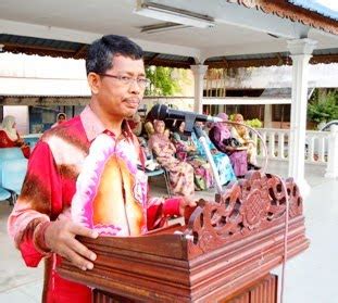 Kita sedar bahawa tanpa guru, siapalah kita pada hari ini. TEKS UCAPAN TUAN PENGETUA SEMASA PERASMIAN HARI GURU SMK ...