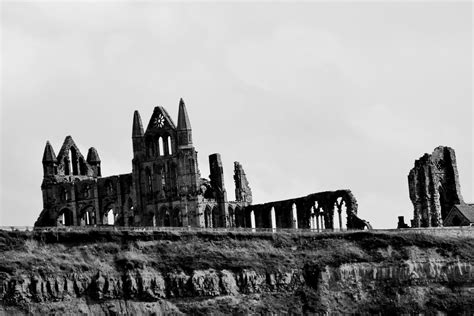 Abbey Ruins On The Cliff Draculas Whitby Whitbys Skyline Flickr