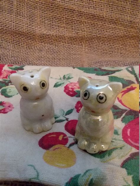 Vintage White Cat Salt And Pepper Shakers Etsy