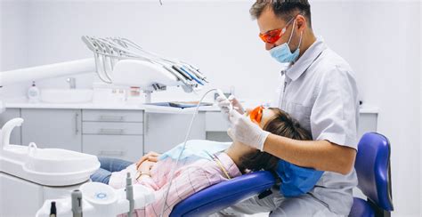 ¿qué Hace Un Médico Cirujano Dentista