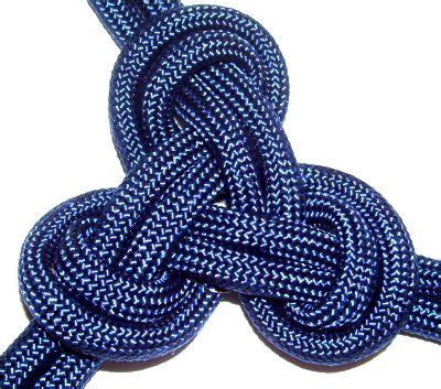 Learn how to make a paracord pipa knot. Crown Designs | Paracord knots, Paracord diy, Macrame knots