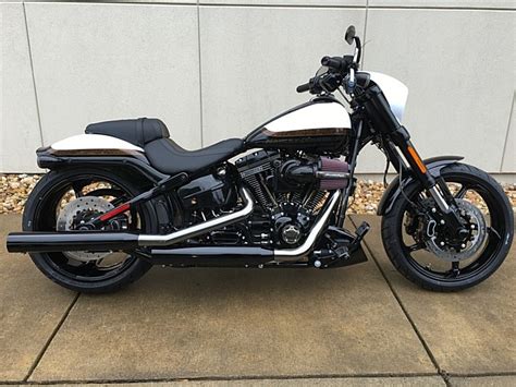 2016 Harley Davidson® Fxse Cvo™ Pro Street Breakout® White Gold Pearl