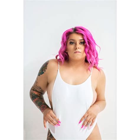Queensweat was live — playing fortnite. The_pink_ghoul Female Model Profile - Fullerton, California, US - 23 Photos | Model Mayhem