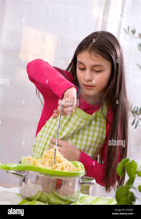 Girl Serving Freshly Cooked Spaghetti Stock Photo Alamy
