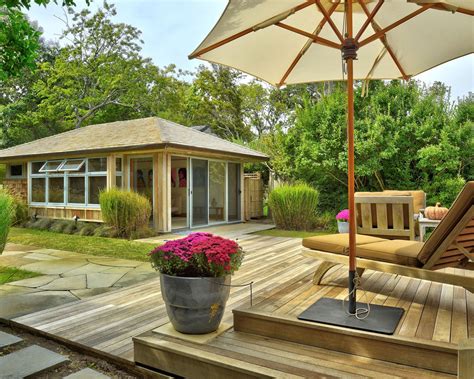 Step Inside Sex And The City Star Kim Cattralls Rustic Hamptons Home