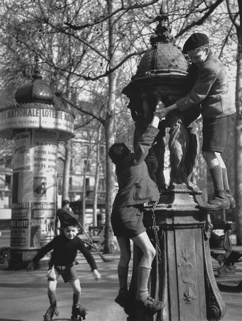 Paris By Robert Doisneau 23 Fascinating Black And White Photographs Of