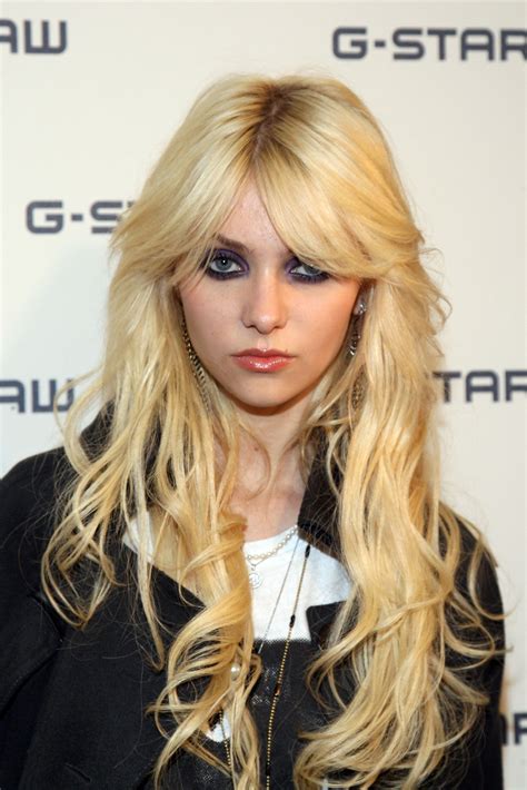 Celebrity Taylor Momsen Hairstyles Photo