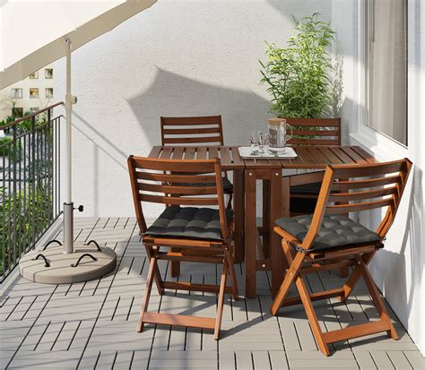 Las sillas de cocina se disponen alrededor de una mesa y es esta la que debe marcar el tamaño de las sillas. 5 Types of Chairs That Will Change the Look of Your Home ...