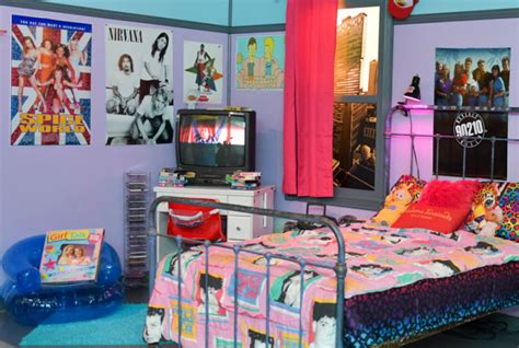 10 Essentials For The Perfect 90s Bedroom