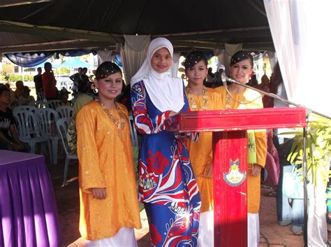 Pada tahun 1897 sultan ibrahim menukar tarikh sambutan hari kerajaan kepada ulangtahun hari keputeraan baginda 17hb september 1873 selaras dengan kehendak islam ketika. Antara Cinta Dan Cita-Cita: Majlis Jamuan Teh Sempena Hari ...