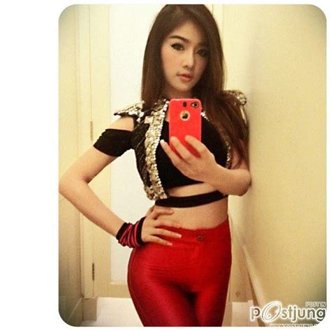 กระแตเป็นลูกคนที่ 2 จาก 4 คน ของครอบครัว ซึ่งเธอเป็นพี่สาวแท้ๆ ของ กระต่าย อาร์สยาม โดยทั้งคู่สนิทกันมากๆ โดยทั้งเธอและน้อง. อัพเดทความน่ารัก กระแต อาร์สยาม