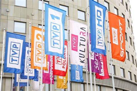 Nowa aplikacja tvp info to przejrzysty, nowoczesny wygląd oraz wygodny dostęp do transmisji kanału informacyjnego tvp info na żywo, informacji z kraju i ze świata i unikalnych materiałów wideo. Działacz Konfederacji zakłócił program w TVP Info