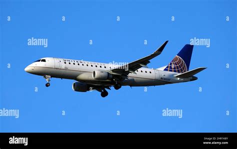 Embraer E175 United Hi Res Stock Photography And Images Alamy