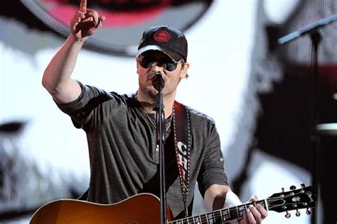 Eric Church Performs ‘springsteen While Wearing Sunglasses At 2012 Acm