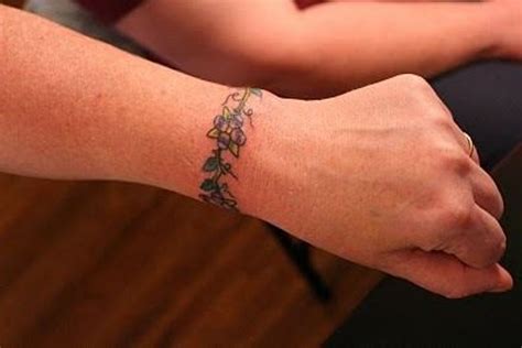 12 Stylish Vine Wrist Tattoos