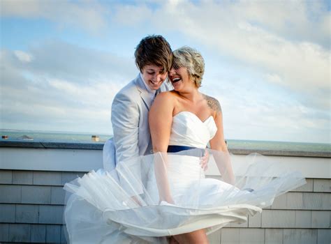 31 beautiful lesbian wedding photos that prove two brides are better than one kitschmix