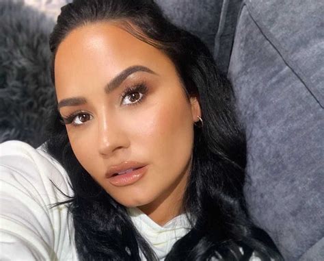 Demi Lovato Instagram Social Blade Bachelor Star Bella S Instagram Account Raises Eyebrows As