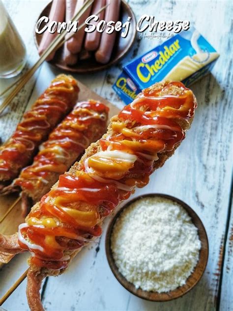 Kami buat simple saja, nak lagi best, better guna cheddar cheese atau mozarella untuk ada effect cheese tarik bila makan tu. Resepi Corn Dog Sosej Cheese - Resepi Mudah