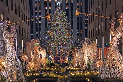 Rockefeller Center Christmas Tree Scene Photograph By